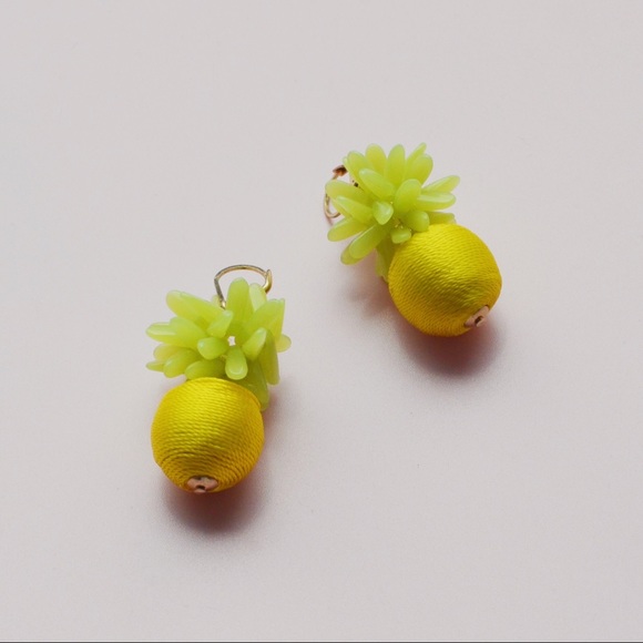 NWOT J.Crew Fruit Pineapple Resin Clip Earrings - Picture 3 of 4